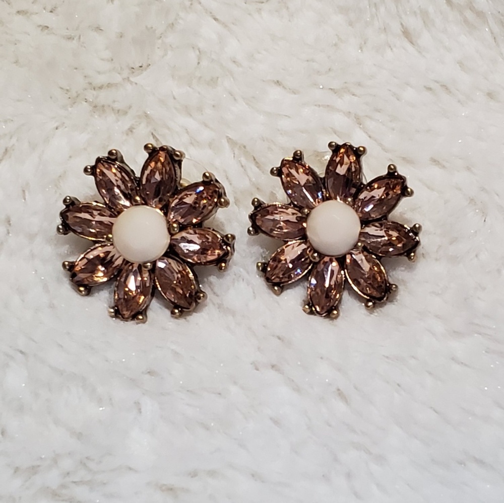Flower Stud earrings in Light Pink